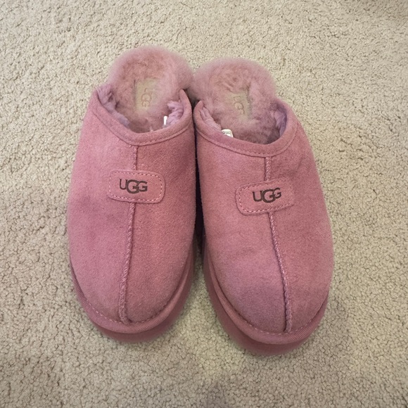 UGG Shoes - Pink Ugg slippers